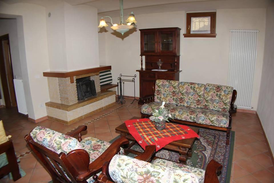 Residence Il Vigneto ラーリ エクステリア 写真